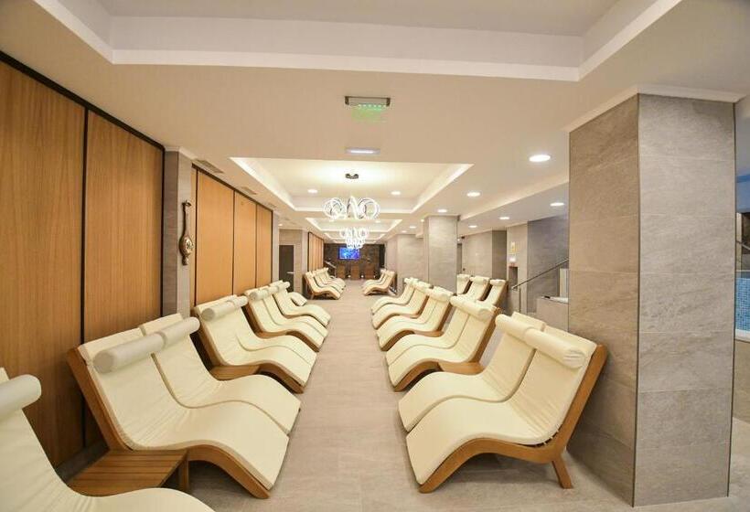 Hotel Mirage Resort & Spa