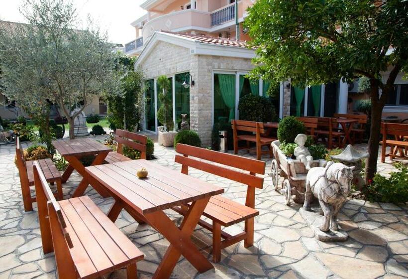 تختخواب و صبحانه Holiday Apartments & Rooms