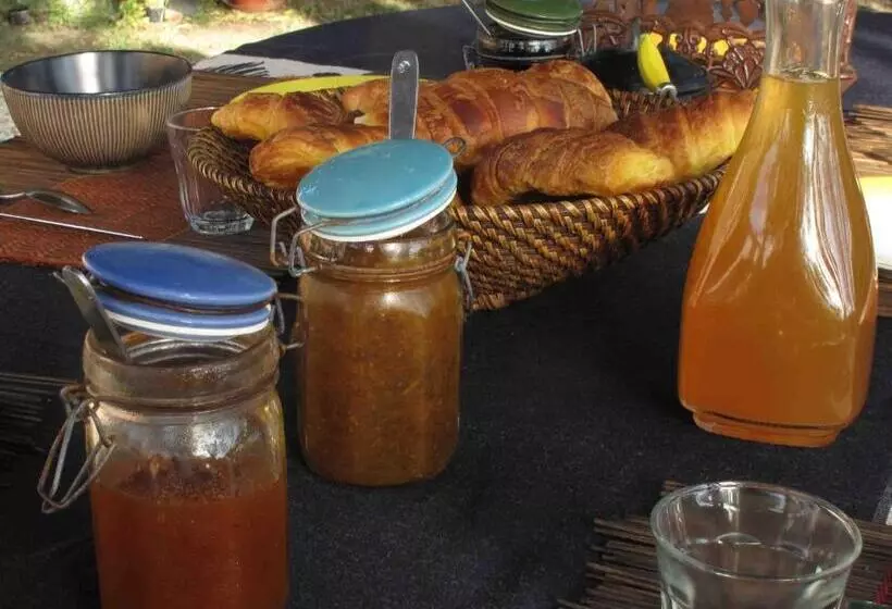 ベッドアンドブレックファースト La Claverie