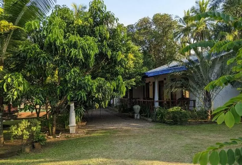 Majatalo Avian Garden Udawalawe