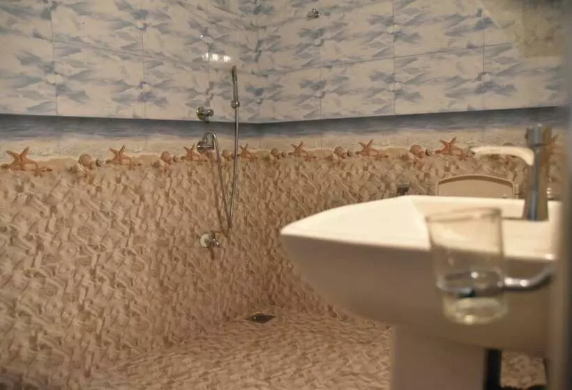 Majatalo Avian Garden Udawalawe