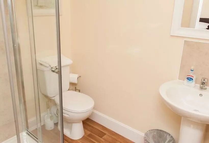 Отель Alban And Abbey House