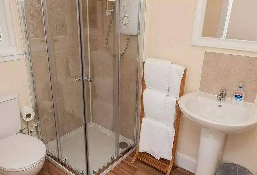 Отель Alban And Abbey House