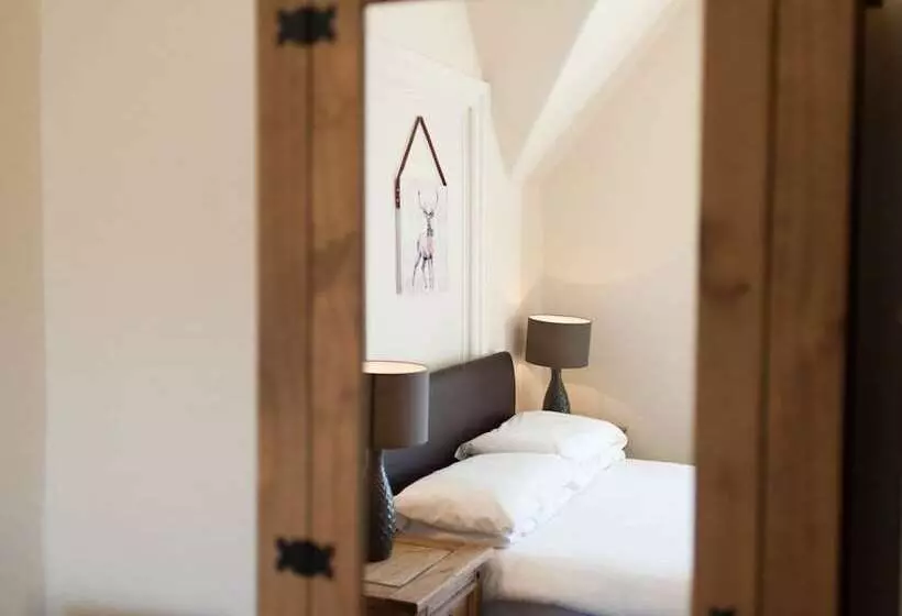 Отель Alban And Abbey House