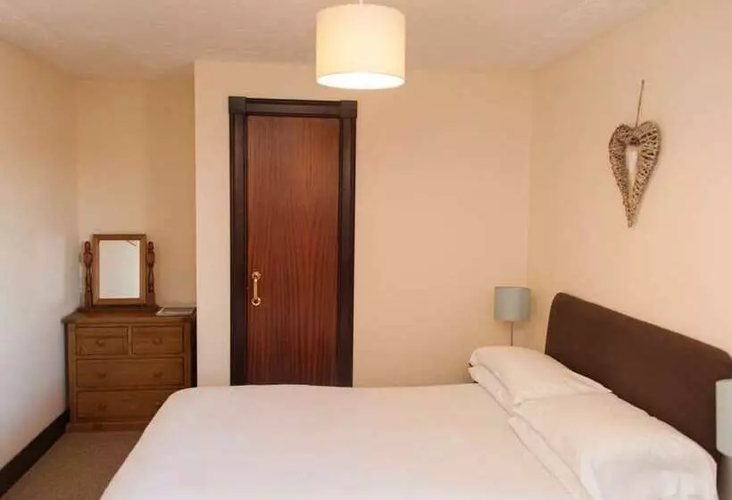 Отель Alban And Abbey House