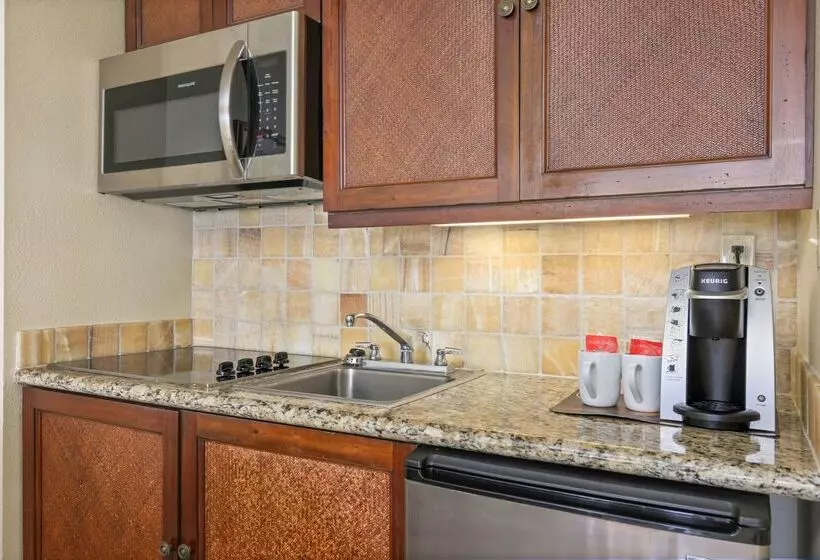 هتل Aston Islander On The Beach