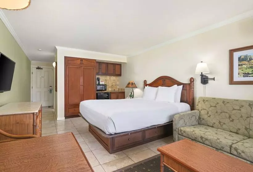 هتل Aston Islander On The Beach