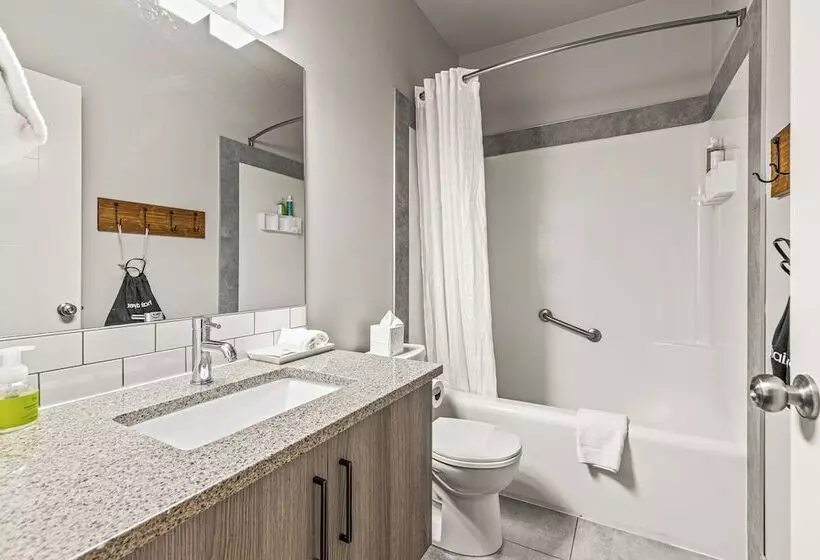 ホテル Basecamp Lodge Canmore