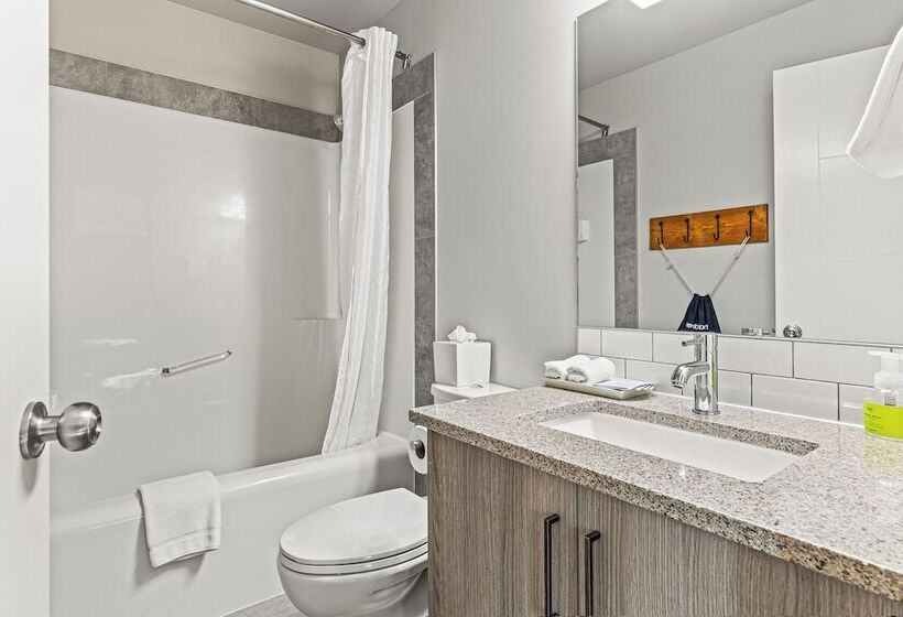 Hotel Basecamp Lodge Canmore