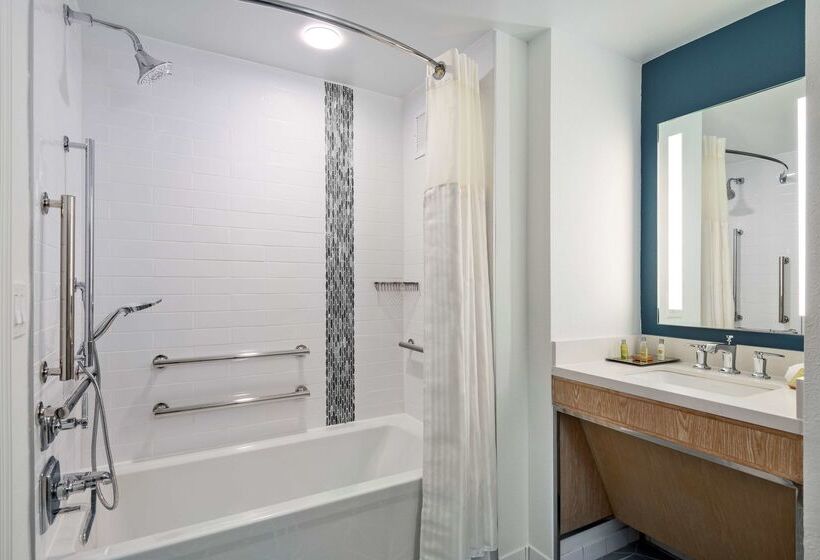 בית מלון כפרי Doubletree Suites By Hilton Naples