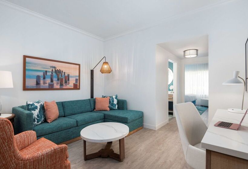 בית מלון כפרי Doubletree Suites By Hilton Naples