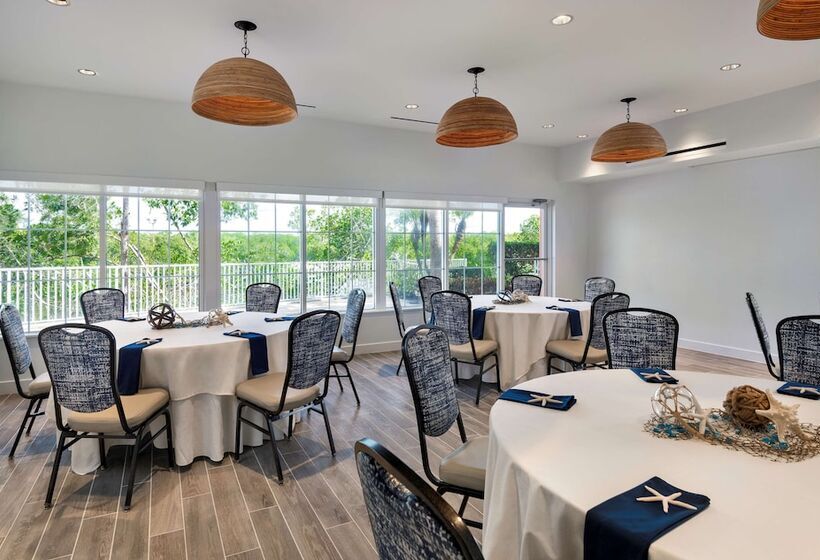 בית מלון כפרי Doubletree Suites By Hilton Naples