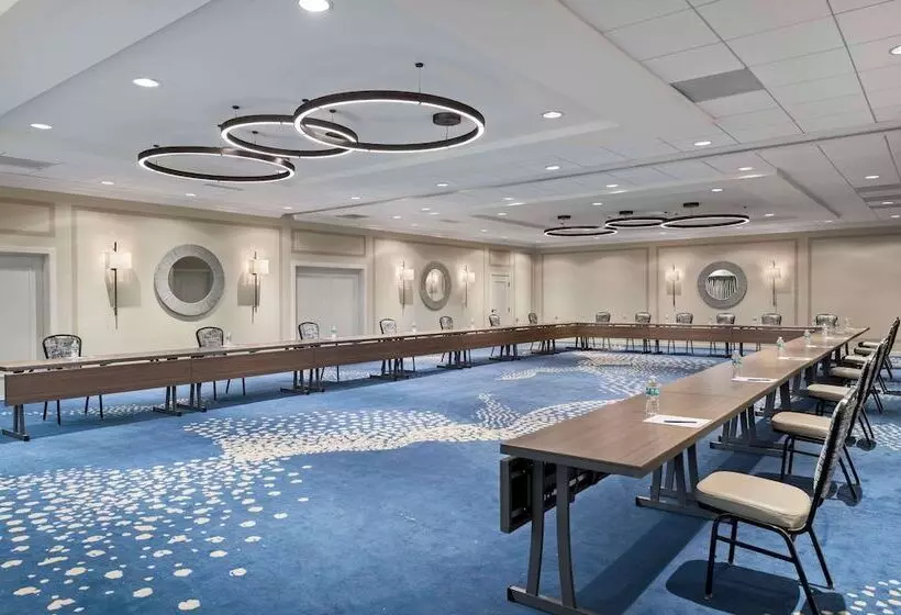 هتل Doubletree Suites By Hilton Naples