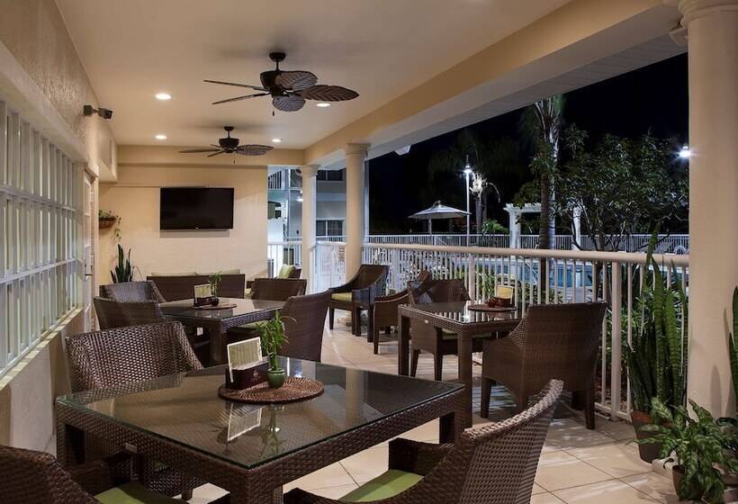 בית מלון כפרי Doubletree Suites By Hilton Naples