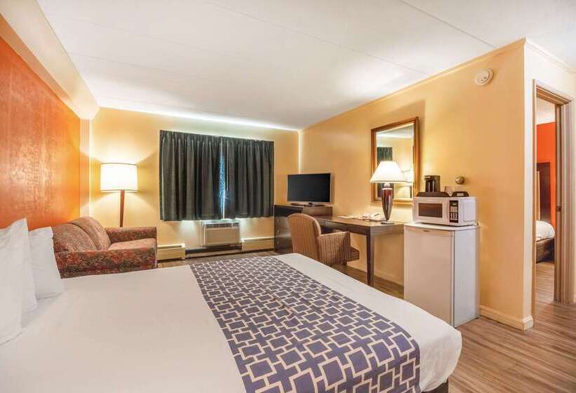 فندق Econo Lodge Inn & Suites Airport