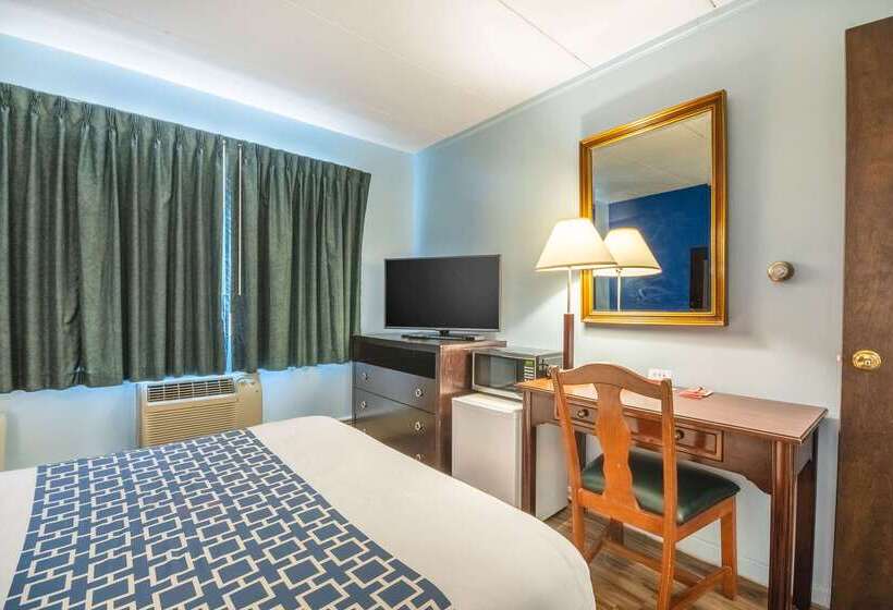 فندق Econo Lodge Inn & Suites Airport