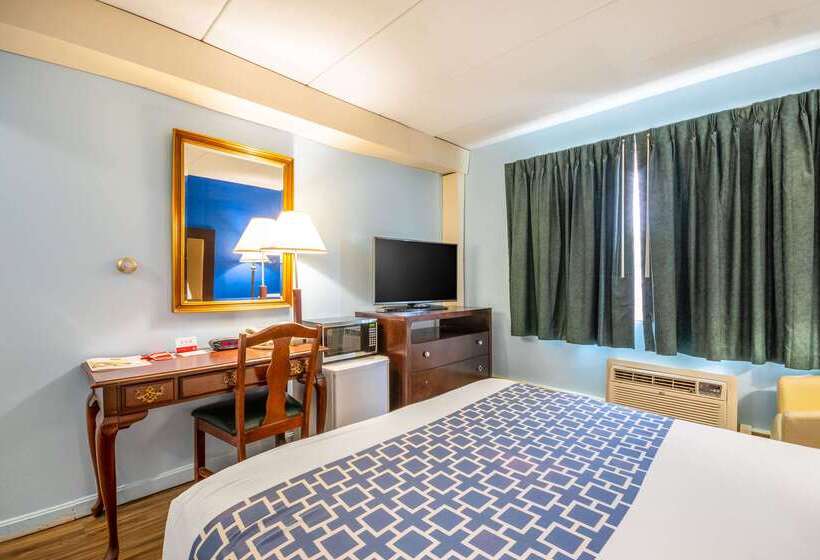 فندق Econo Lodge Inn & Suites Airport