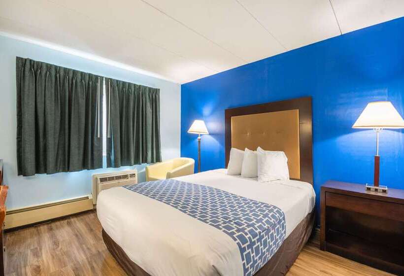 فندق Econo Lodge Inn & Suites Airport