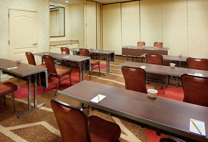 فندق Hilton Garden Inn Savannah Midtown