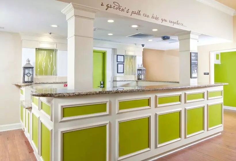בית מלון כפרי Hilton Garden Inn Savannah Midtown