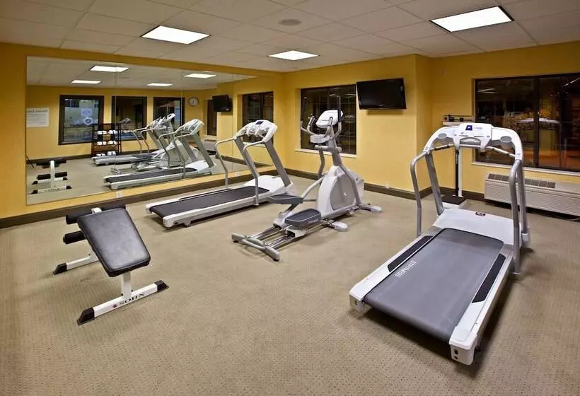 Отель Holiday Inn Express & Suites Indianapolis East, An Ihg