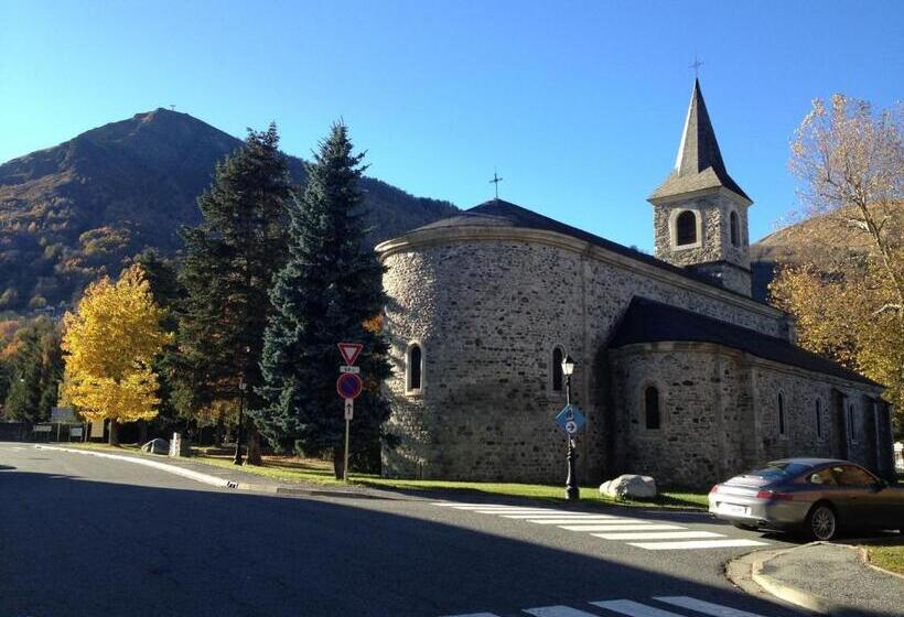 Отель Hôtel Les Arches