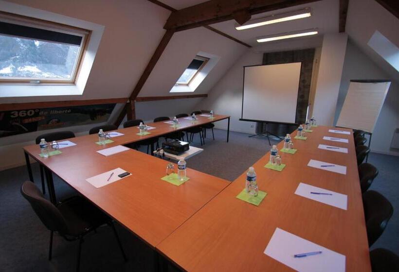 Отель Hôtel Les Arches