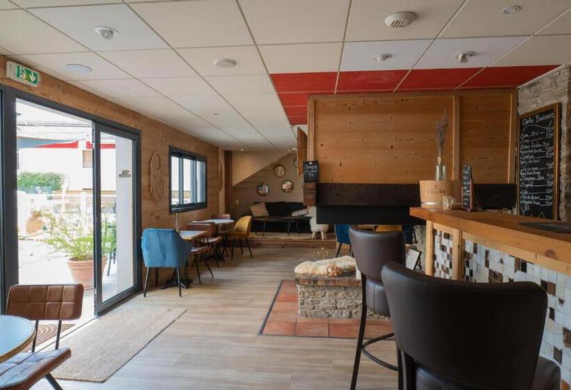 Отель Hôtel Les Arches