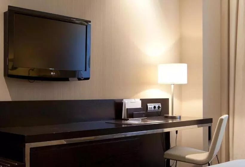 Hotel Maydrit Airport