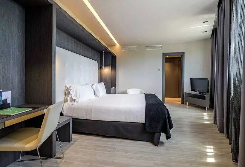 Hotel Maydrit Airport