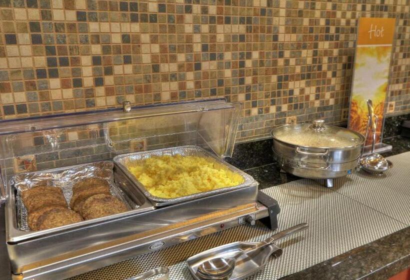 فندق Quality Inn Near The Island Pigeon Forge