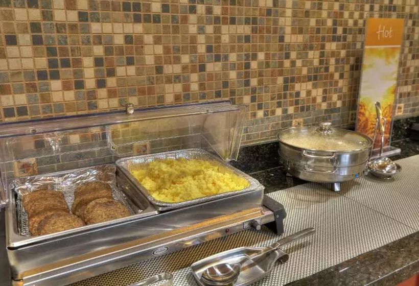 فندق Quality Inn Near The Island Pigeon Forge