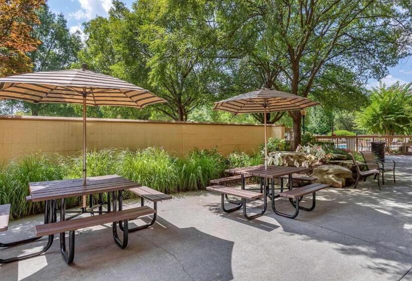 فندق Quality Inn Near The Island Pigeon Forge