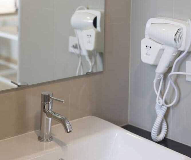 Otel อีซี่โฮเทล 2