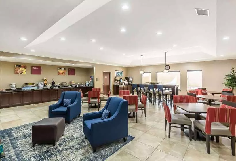 Отель Comfort Suites Houston Iah Airport Beltway 8
