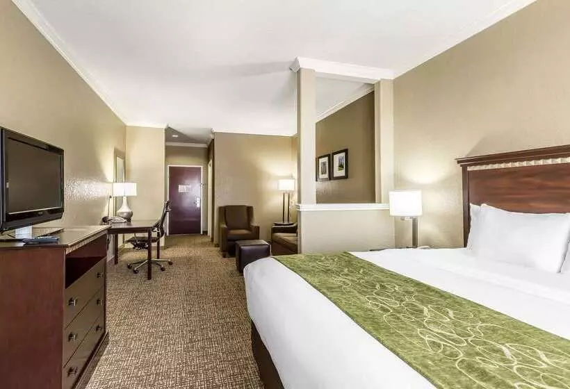 Отель Comfort Suites Houston Iah Airport Beltway 8