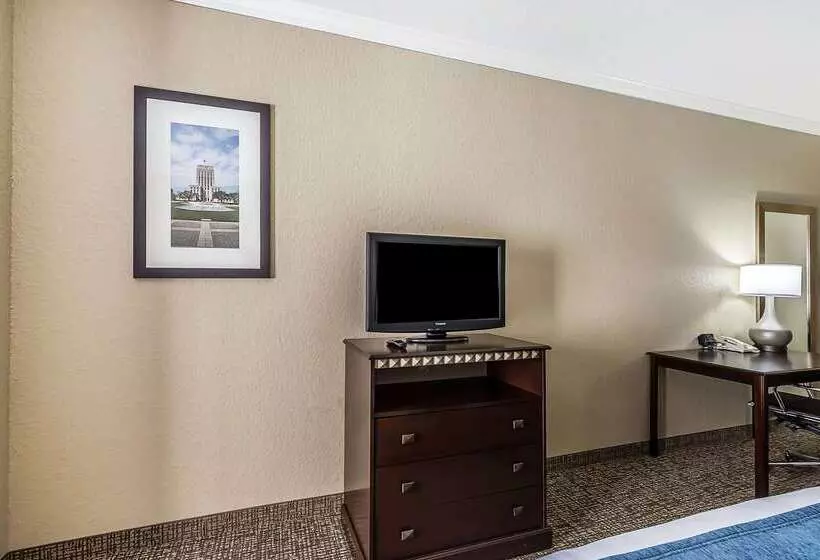Отель Comfort Suites Houston Iah Airport Beltway 8