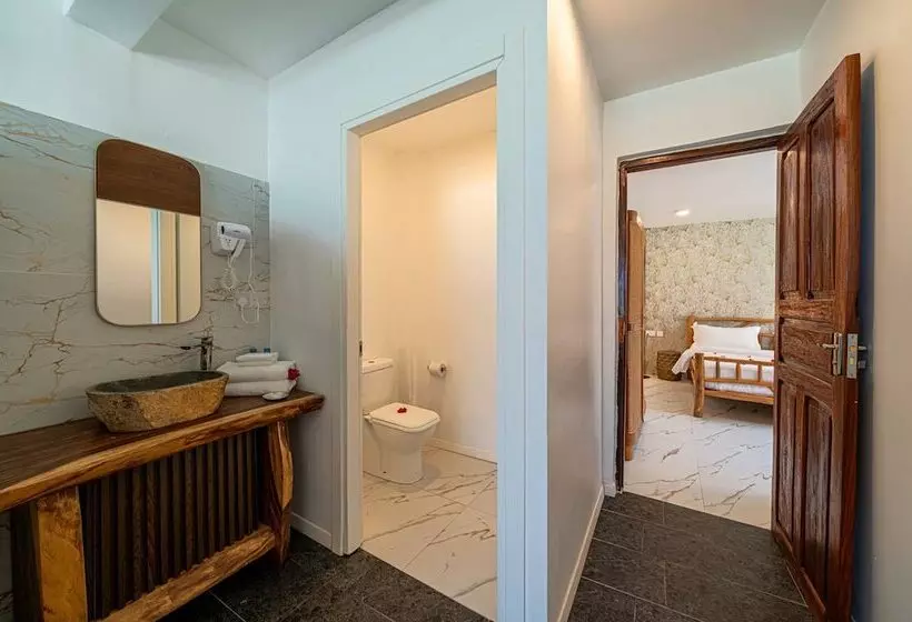 Coral Rocks Hotel & Restaurant