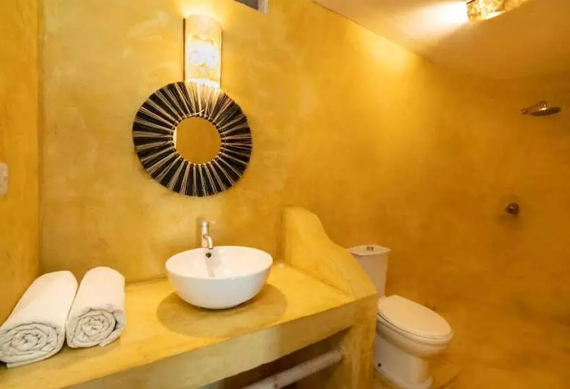 Coral Rocks Hotel & Restaurant