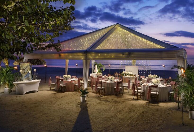 هتل Couples Swept Away - Adults Only