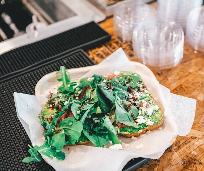 فندق Courtyard By Marriott Waikiki Beach