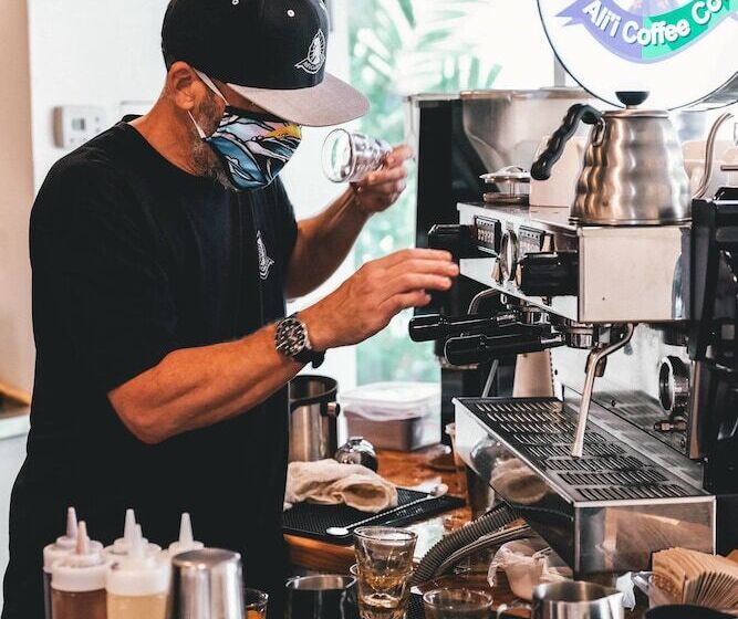 فندق Courtyard By Marriott Waikiki Beach