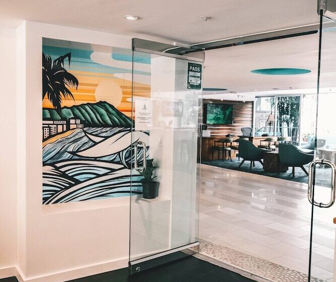 فندق Courtyard By Marriott Waikiki Beach