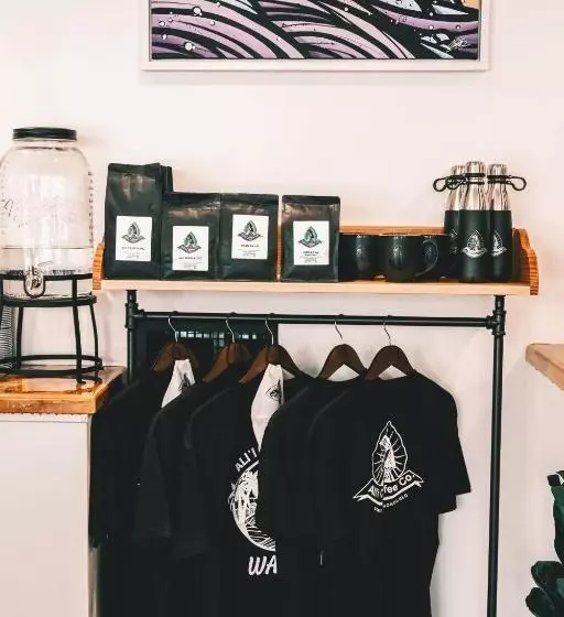 בית מלון כפרי Courtyard By Marriott Waikiki Beach