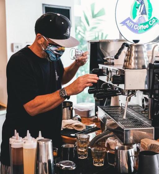 فندق Courtyard By Marriott Waikiki Beach