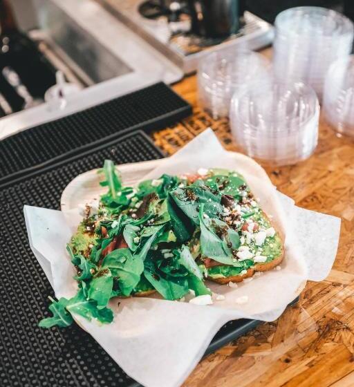 فندق Courtyard By Marriott Waikiki Beach