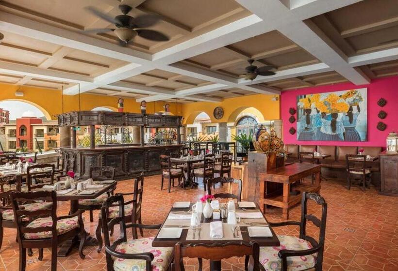 Hotel Hacienda Encantada Resort & Residences