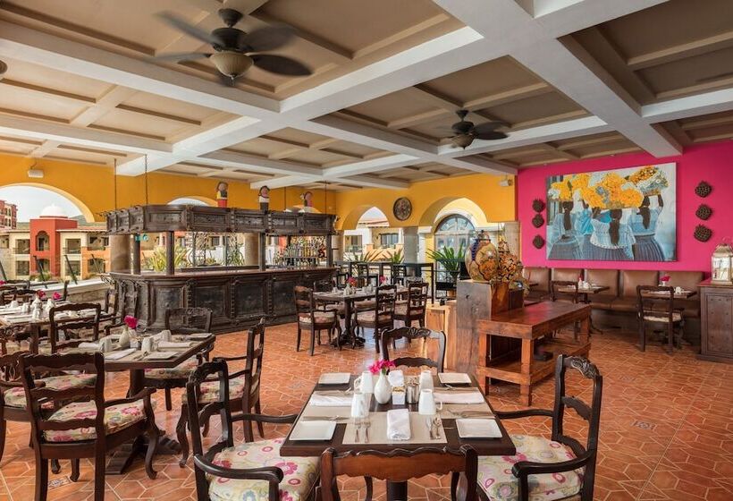 Hotel Hacienda Encantada Resort & Residences