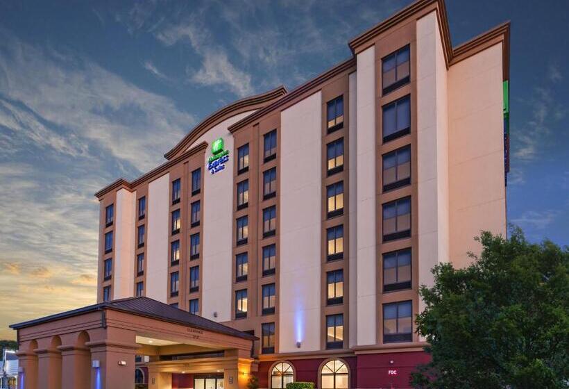 هتل Holiday Inn Express & Suites Houston Memorial Park Area, An Ihg