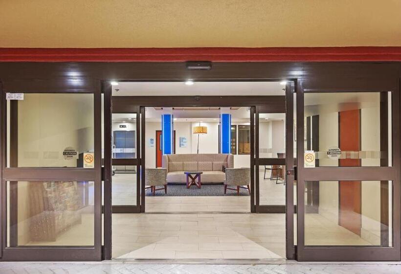 هتل Holiday Inn Express & Suites Houston Memorial Park Area, An Ihg